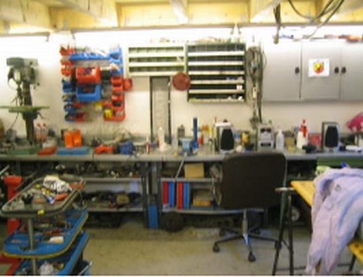 Dream garage with workshop for Screwdrivers
