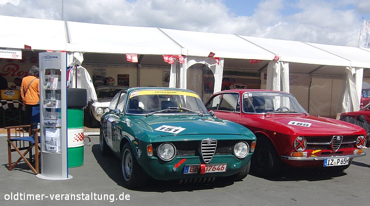 Alfa Romeo GTV auf dem Nürburgring im Fahrerlager
