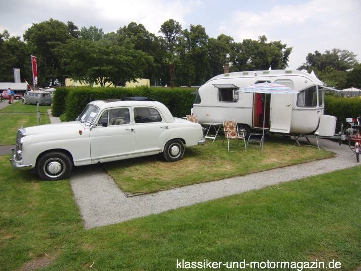 Ponton Mercedes mit Wohnanhänger