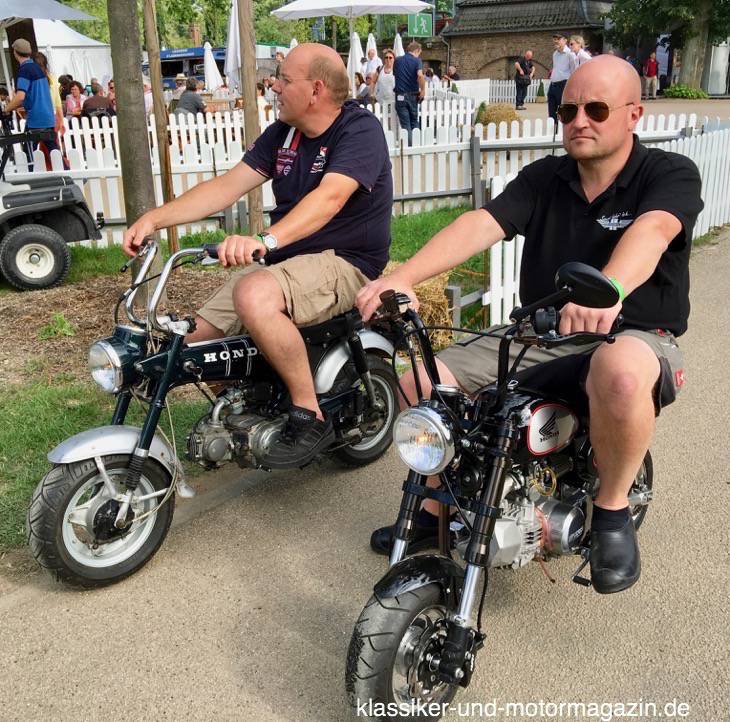 Honda Monkey mit Fahrern