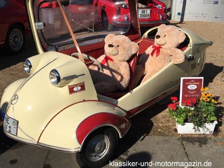 Lovely Heroes im Messerschmitt