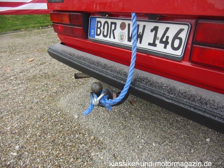 AvD Pannenhelfer mit Abschleppseil