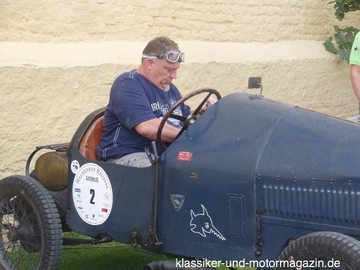 Fahrer eines Cyclecars