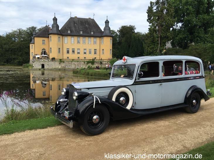 Krankenwagen bei den Classic Days Schloss Dyck