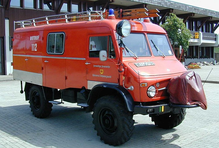 LF8 Unimog Feuerwehr Haeusern