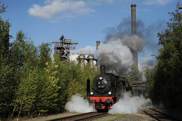 Dampflokomotive an der Ruhr am Stahlwerk