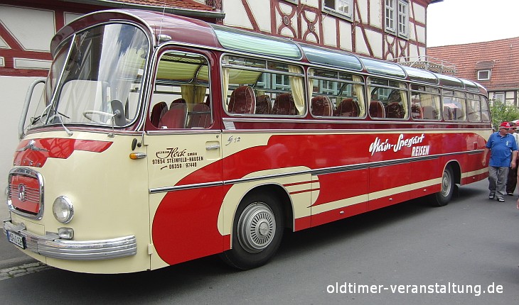 Nostalgisch Reisen im Oldtimer-Bus