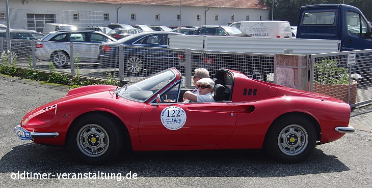 Ferrari Dino GTS - halb offen