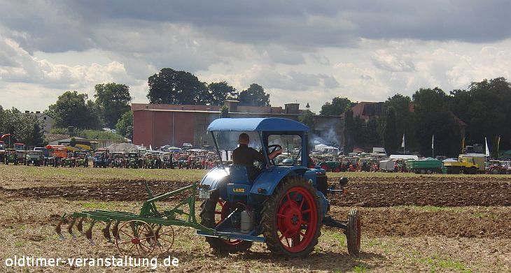 Historische Landmaschine Traktor Pflug