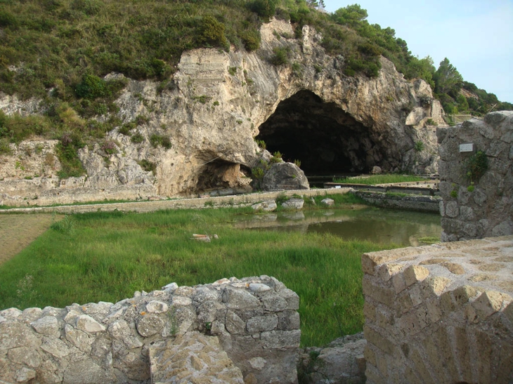 Sperlonga Grotta del Tiberio