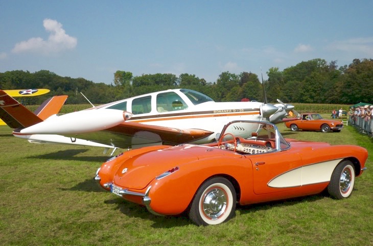 Beechcraft Bonanza und Corvette C1