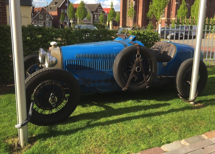 Bugatti Rennwagen mit doppelter Diebstahlsicherung