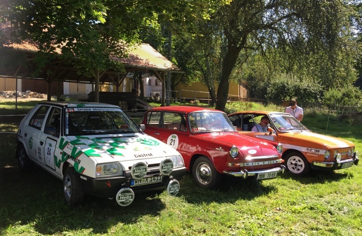 Drei Fahrzeuge aus dem Team Skoda Classic