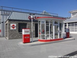 Rekonstruierte Gasolin-Tankstelle