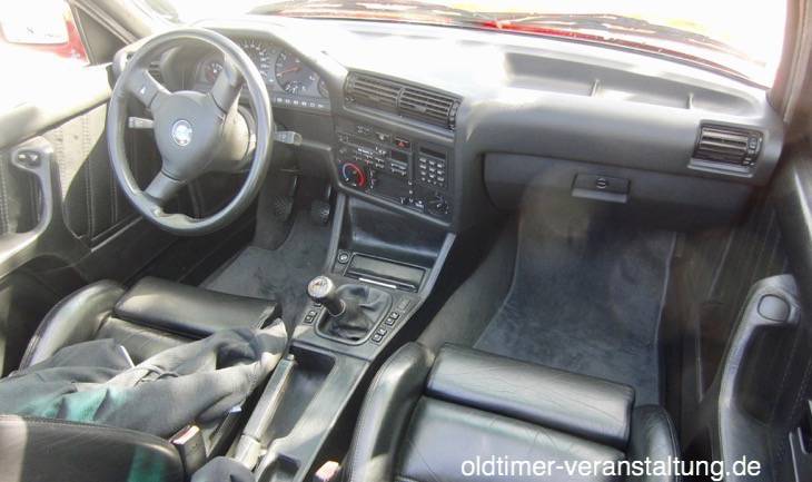 BMW E30 Cockpit