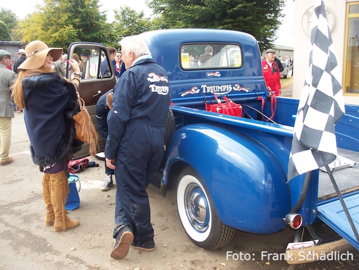Triumph Abschleppwagen