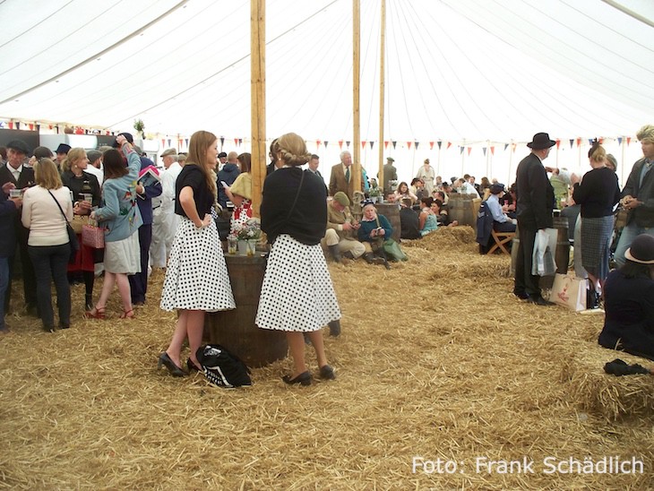 Barzelt vollständig mit Stroh ausgelegt
