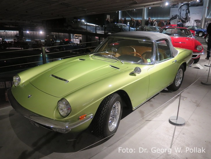 Maserati Mistral 4000, 1966Motor: 6-Zylinder in ReiheHubraum: 4014 ccmLeistung: 255 PSGeschwindigkeit: 245 km/h Bis zumProduktionsende im Jahr 170 verkauften sich rund 830 Mistral-Coupés und 123 Cabriolets