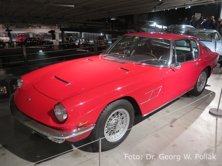 Ein Coupé mit fast identischer Frontpartie wie der Mistral 4000 Maserati Sebring, 1966Motor: 6-Zylinder in ReiheChassis: AM101/S/10*283*Hubraum: 3692 ccmLeistung: 245 PSGeschwindigkeit: 245 km/h 1962 und 1965 348 Exemplare her,von der zweiten, zwischen 1965 und 1970, 245