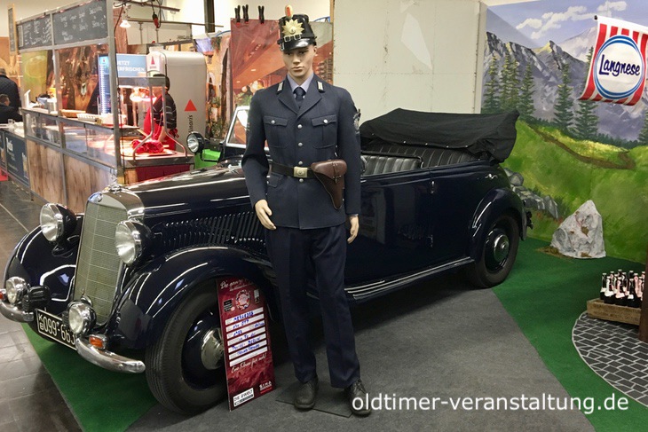 Polizei vor Mercedes