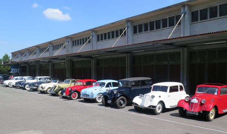 Pollak - Vor dem Museum