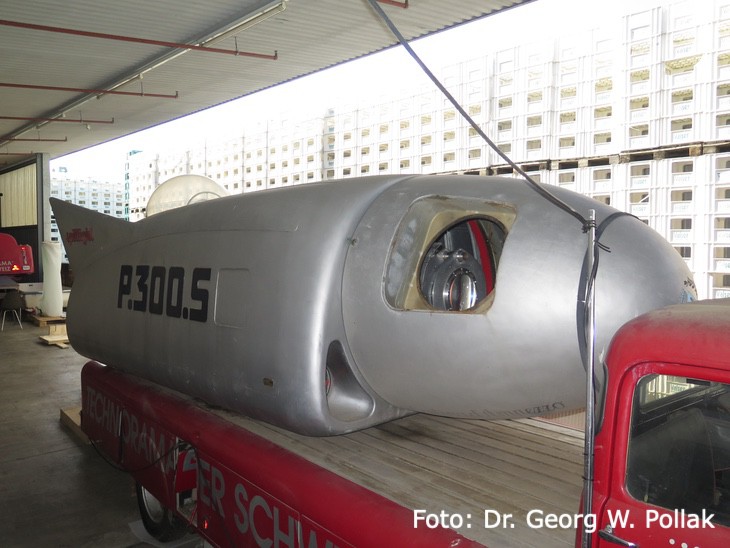 Projektor auf einem Oldtimer LKW