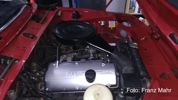 BMW-1600-2-Motorraum _1b