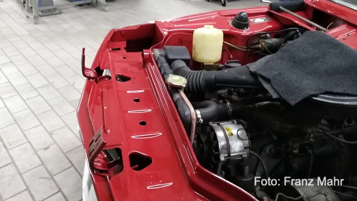 BMW-1600-2-Motorraum_1