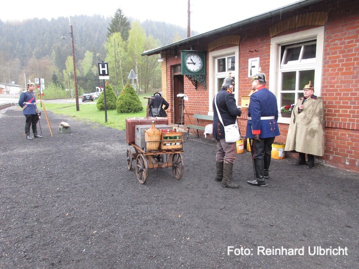 Dampflokqualm und Pulverdampf