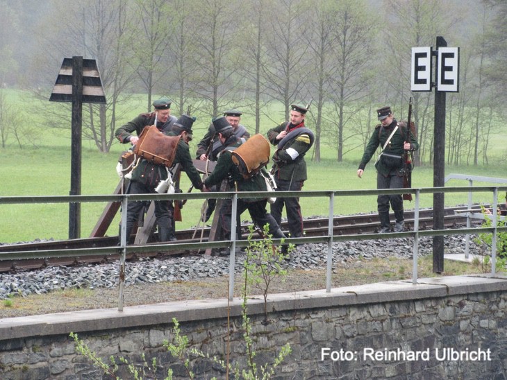 Dampflokqualm und Pulverdampf