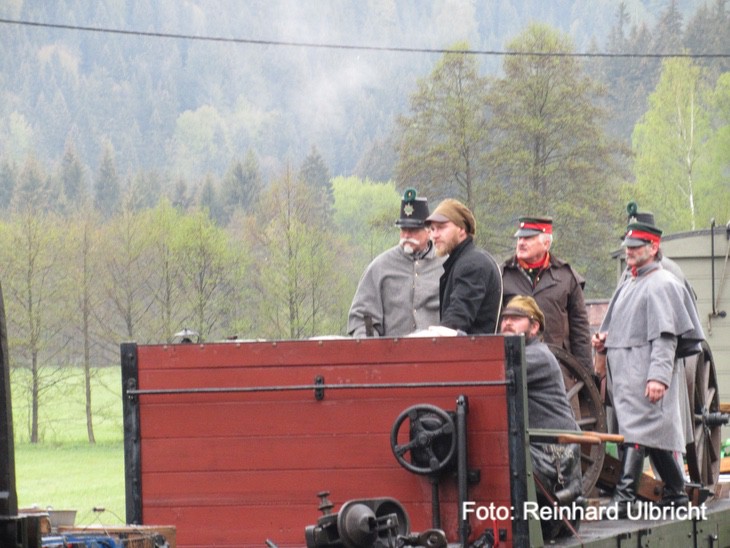 Dampflokqualm und Pulverdampf