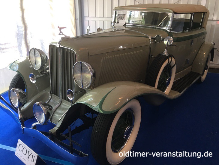Auburn-8-101-Phaeton-Sedan-1933_1a