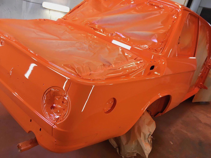 BMW 2002 in der Karosseriewerkstatt