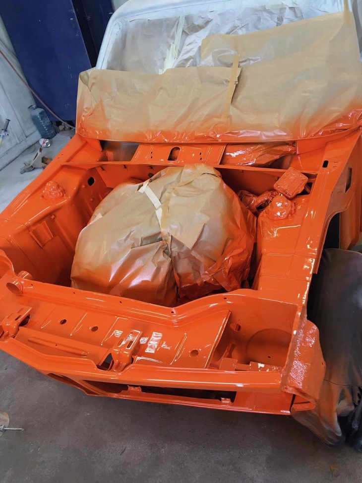 BMW 2002 in der Karosseriewerkstatt