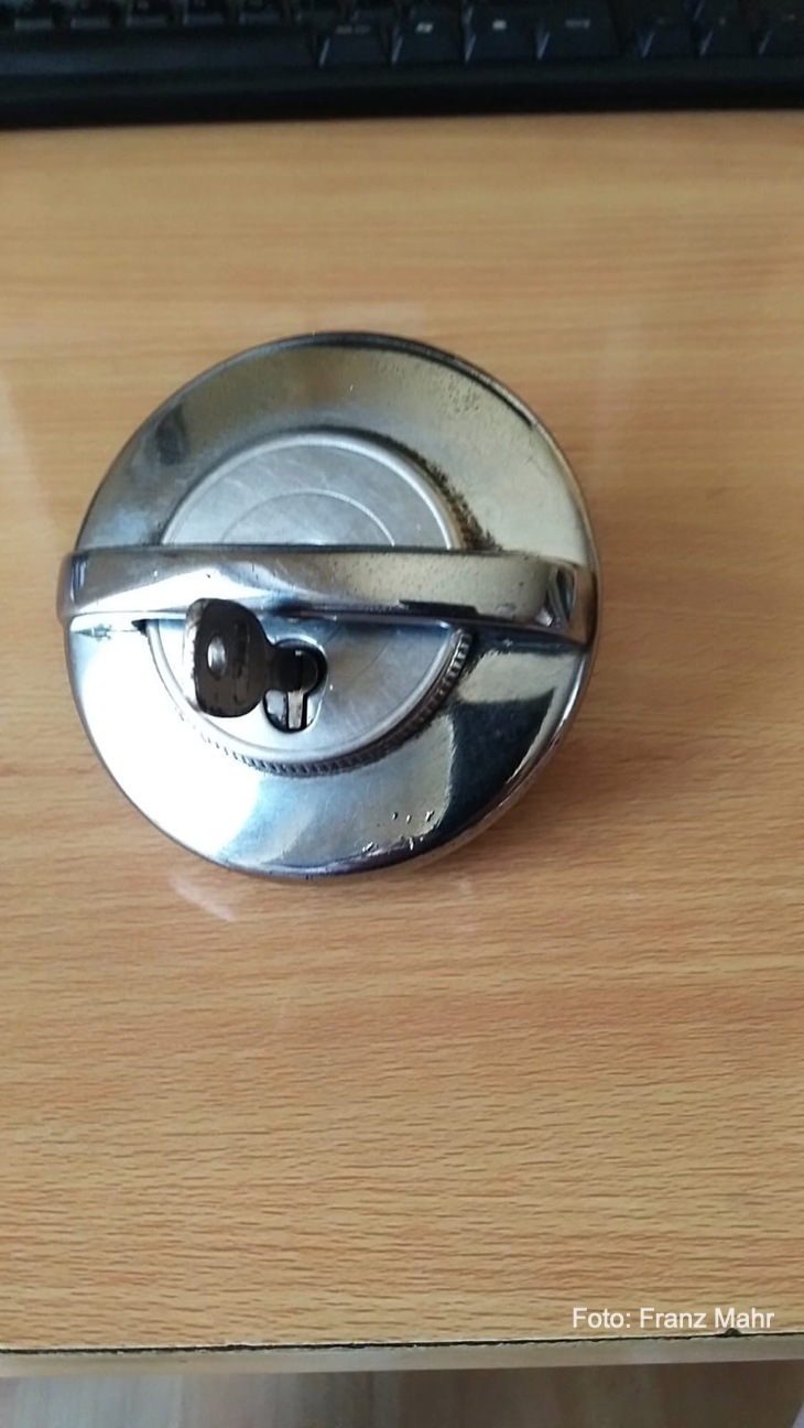 BMW 2002 Tankdeckel aufgearbeitet