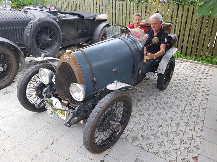 Bugatti wird gestartet