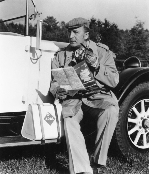 Fritz B.Busch auf dem Trittbrett seines Mercedes-Benz Typ Stuttgart