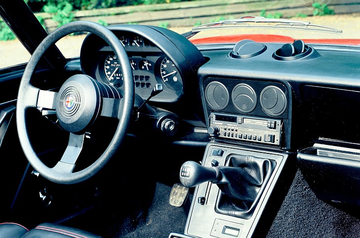 Alfa Romeo Spider 1983–1989 Armaturen